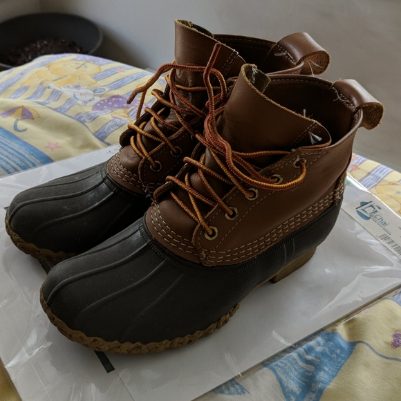 PRICE IS FIRM. LL Bean 6" tall boots - Picture 1 of 6